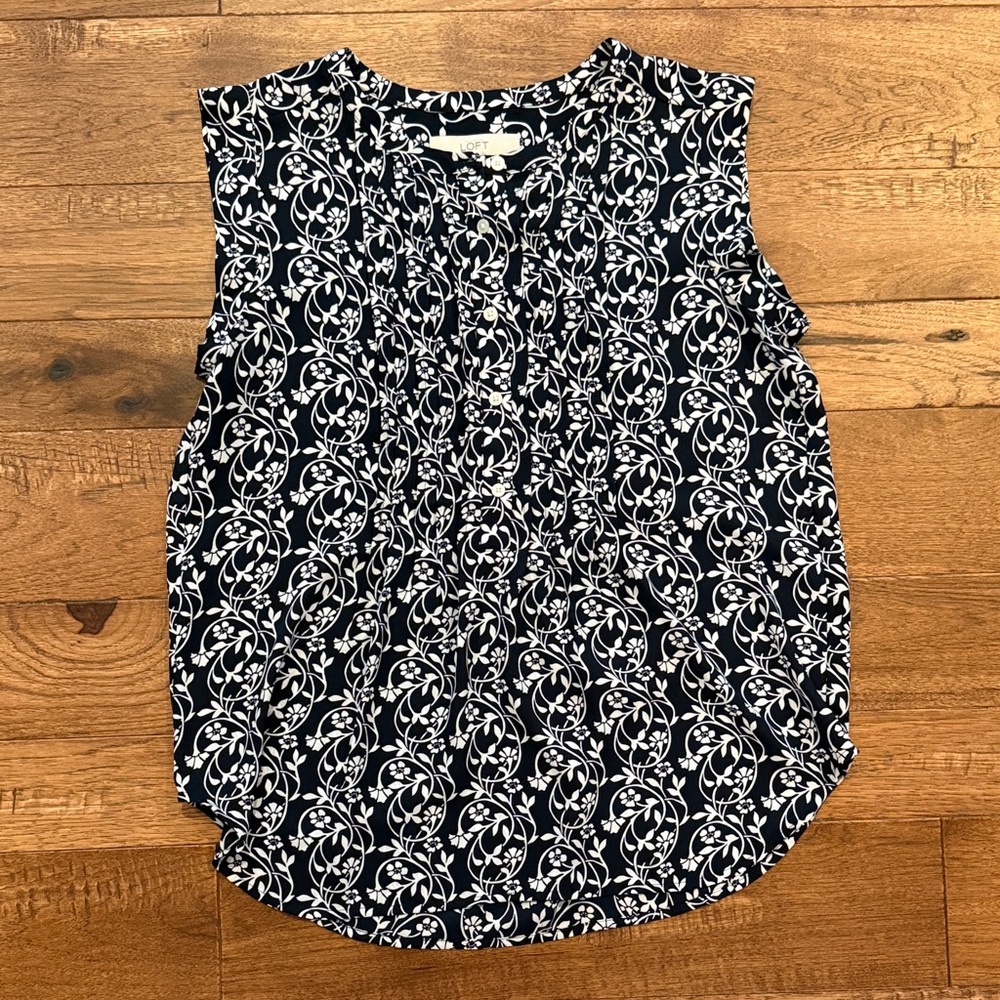 Ann Taylor LOFT Women’s Black and White Flowered Sleeveless Blouse - Size S